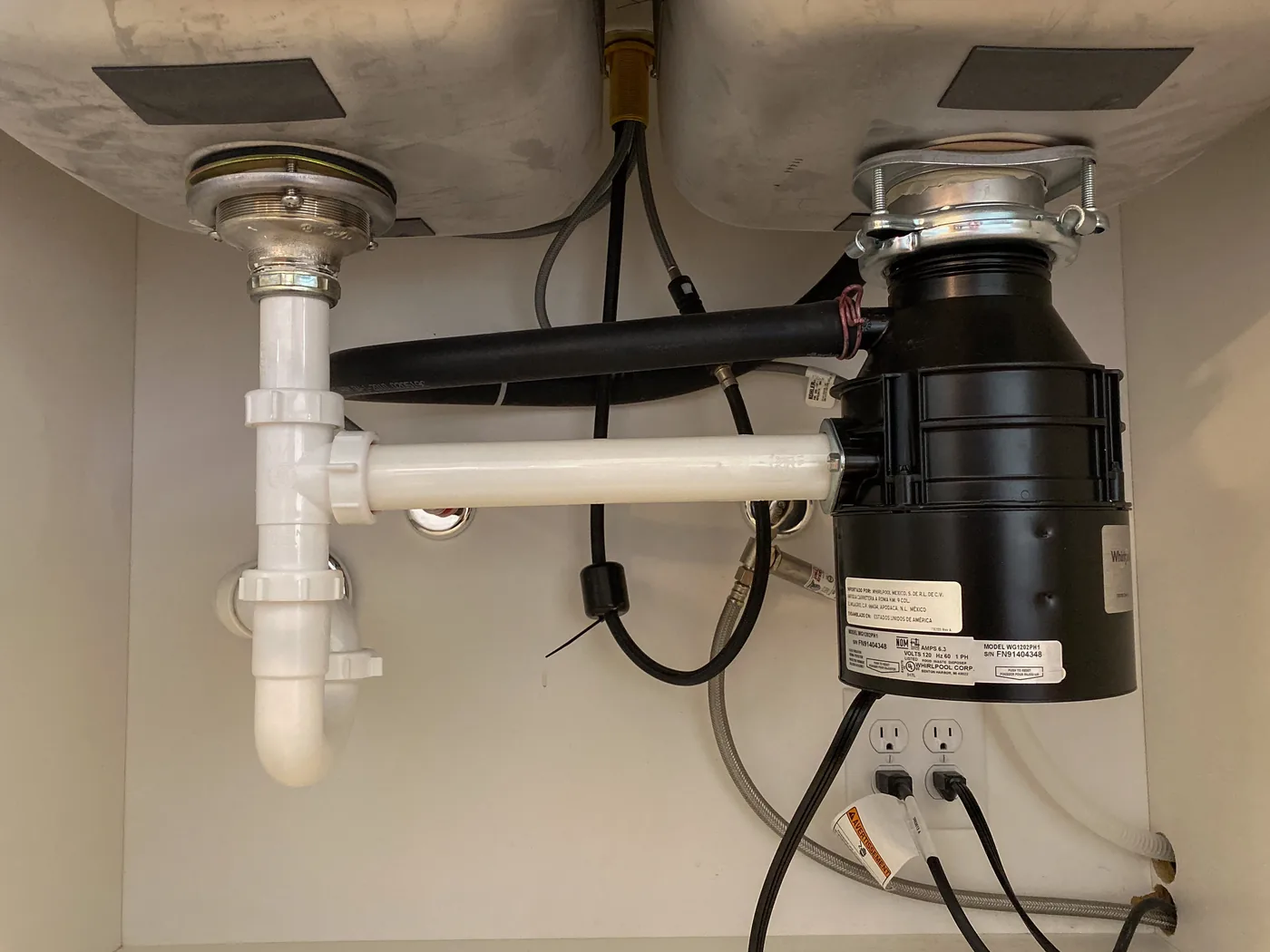 Garbage Disposal Leak Cleanup in a Denton home